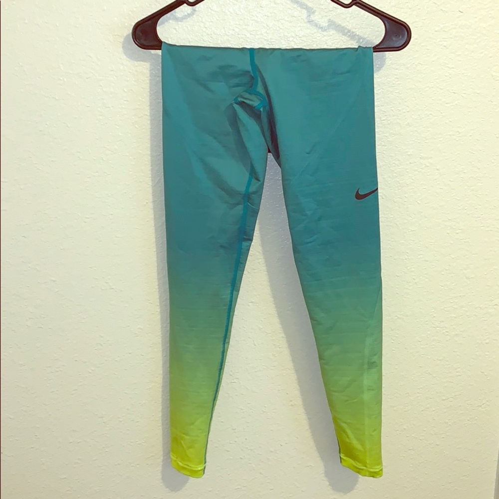 Nike Women’s Pro Hyperwarm Ombré Leggings